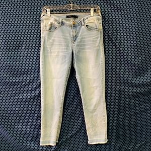 Harper - Ladies light wash denim skinny jeans with white embroidery. Size - 8/29